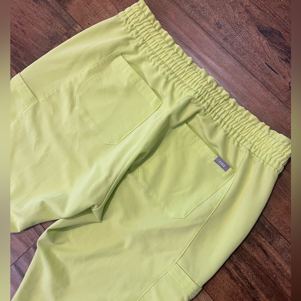 FIGS Citrine Scrubs Set-Med Top/Lg Jogger EUC - Picture 9 of 9